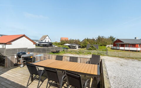 Thilla - 100M from the Sea: Cielo, Legna, Tetto, Casa, Plank, Deck, Shade, Latifoglie, Corrimano, Boardwalk