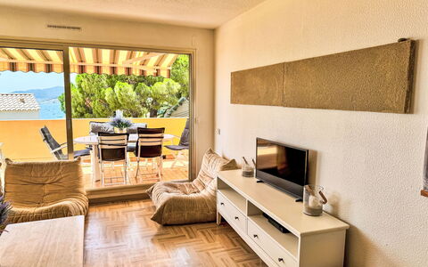 Cadet Rousse: Mobilia, Interior Design, Legna, Pavimentazione, Pavimento, Camera, Divano, Appartamento, Soggiorno, Sedia