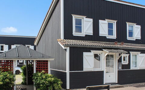 Eleen - 100M to the Fjord: Tetto, Casa, Lotto, Casa, Villetta, Estate, Edifici Giardino, Shade, Log Cabin, Landscaping