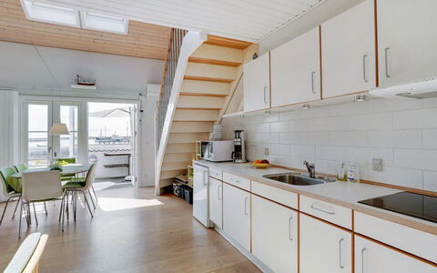 Siunde - 100M to the Fjord: Legna, Pavimentazione, Pavimento, Pavimento In Legno, Appartamento, Cucina, Latifoglie, Color Legno, Controsoffitto, Plank