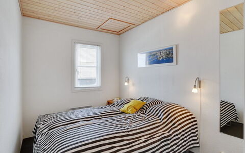 Siunde - 100M to the Fjord: Parete, Legna, Soffitto, Interior Design, Camera Da Letto, Pavimento, Pavimentazione, Letto, Casa, Camera
