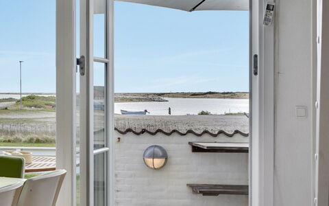 Siunde - 100M to the Fjord: Porta, Sedia, Bicchiere, Shade, Balcone, Porta A Casa, Illuminazione Diurna, Alluminio
