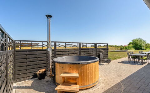 Ailke - 2Km to the Fjord: Materiale Composito, Piscina, Shade, Mobili Da Esterno, Vasca Idromassaggio, Deck, Recinzione, Idraulico Fixture