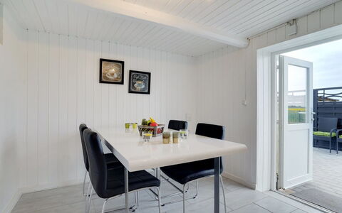 Ailke - 2Km to the Fjord: Legna, Mobilia, Pavimentazione, Interior Design, Soffitto, Pavimento, Cucina & Sala Da Pranzo Tavolo, Tavolo, Sala Da Pranzo, Casa