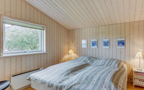 Emanuela - 350M to the Fjord: Legna, Soffitto, Camera Da Letto, Casa, Camera, Letto, Lenzuolo, Bedding, Pavimento In Legno, Latifoglie
