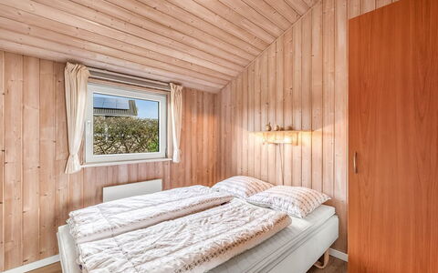 Loviisa - 300M to the Fjord: Legna, Camera Da Letto, Casa, Bedding, Letto, Lenzuolo, Color Legno, Latifoglie, Telaio Del Letto, Villetta