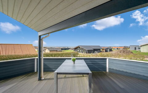 Loviisa - 300M to the Fjord: Tetto, Materiale Composito, Deck, Shade, Raccordo, Plank, Portico, Illuminazione Diurna, Latifoglie, Struttura Esterna