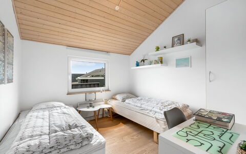 Samuil - 300M to the Fjord: Legna, Soffitto, Interior Design, Camera Da Letto, Pavimento, Casa, Camera, Letto, Appartamento, Bedding