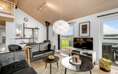Samuil - 300M to the Fjord: Interior Design, Soffitto, Legna, Mobilia, Lampada, Pavimentazione, Soggiorno, Illuminazione, Divano, Camera