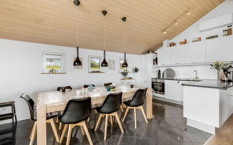 Samuil - 300M to the Fjord: Interior Design, Legna, Lampada, Soffitto, Pavimentazione, Mobilia, Cucina & Sala Da Pranzo Tavolo, Illuminazione, Cucina, Controsoffitto