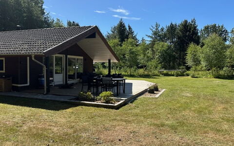 Aman - 700M to the Fjord: Legna, Giardino, Backyard, Lotto, Casa, Tetto, Shade, Deck, Latifoglie, Cortile