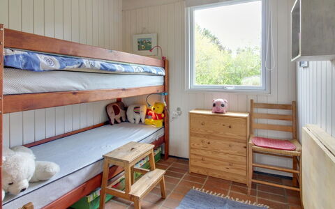 Ioar - 200M to the Fjord: Mobilia, Camera Da Letto, Pavimentazione, Legna, Letto, Pavimento, Interior Design, Letto A Castello, Soffitto, Camera