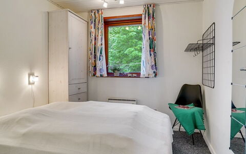 Ephra - 250M to the Fjord: Interior Design, Parete, Mobilia, Letto, Camera Da Letto, Pavimento, Pavimentazione, Legna, Soffitto, Lenzuolo