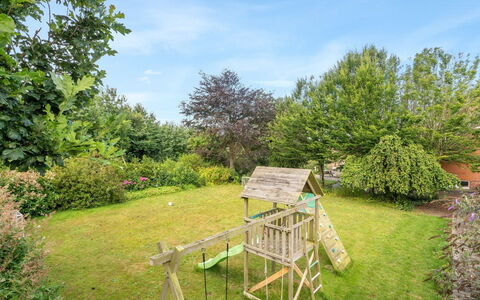 Auguste - 1.5Km to the Fjord: Tetto, Casa, Lotto, Casa, Villetta, Estate, Edifici Giardino, Shade, Log Cabin, Landscaping