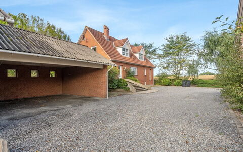 Auguste - 1.5Km to the Fjord: Tetto, Casa, Lotto, Casa, Villetta, Estate, Edifici Giardino, Shade, Log Cabin, Landscaping