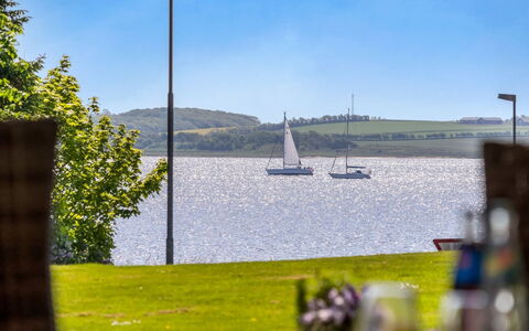 Kara - 100M to the Fjord: Blu, Arbusto, Villetta, Groundcover, Giardino, Estate, Shade, Landscaping, Agriturismo, Eco Hotel