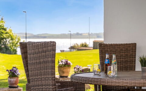 Kara - 100M to the Fjord: Blu, Arbusto, Villetta, Groundcover, Giardino, Estate, Shade, Landscaping, Agriturismo, Eco Hotel