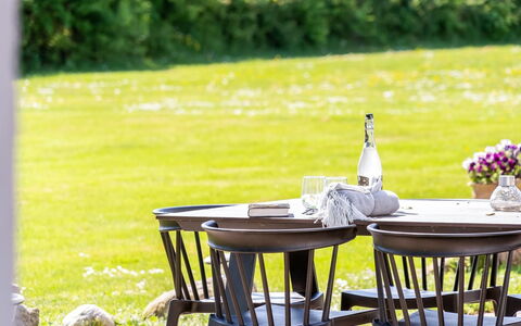 Kara - 100M to the Fjord: Blu, Arbusto, Villetta, Groundcover, Giardino, Estate, Shade, Landscaping, Agriturismo, Eco Hotel