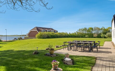 Kara - 100M to the Fjord: Blu, Arbusto, Villetta, Groundcover, Giardino, Estate, Shade, Landscaping, Agriturismo, Eco Hotel
