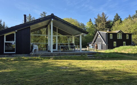 Aswarth - 50M to the Fjord: Blu, Arbusto, Villetta, Groundcover, Giardino, Estate, Shade, Landscaping, Agriturismo, Eco Hotel