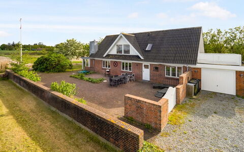 Emmie - 50M to the Fjord: Zona Residenziale, Tetto, Sobborgo, Driveway, Estate, Camino