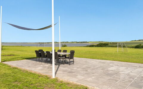 Imilie - 250M to the Fjord: Tetto, Casa, Lotto, Casa, Villetta, Estate, Edifici Giardino, Shade, Log Cabin, Landscaping