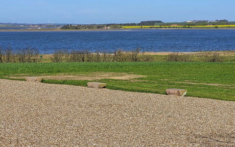 Imilie - 250M to the Fjord: Tetto, Casa, Lotto, Casa, Villetta, Estate, Edifici Giardino, Shade, Log Cabin, Landscaping