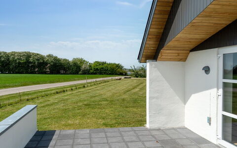 Imilie - 250M to the Fjord: Tetto, Casa, Lotto, Casa, Villetta, Estate, Edifici Giardino, Shade, Log Cabin, Landscaping