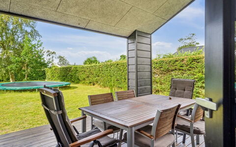 Yukon - 150M from the Sea: Tetto, Casa, Casa, Villetta, Raccordo, Estate, Driveway, Edifici Giardino, Cortile, Capannone