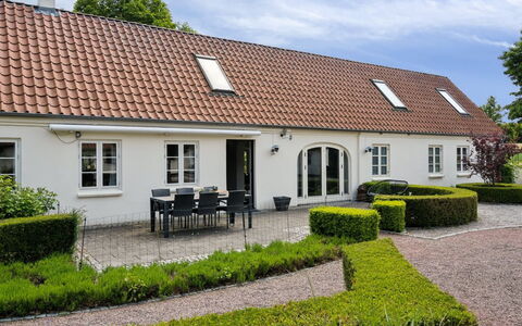Malinda - 500M from the Sea: 