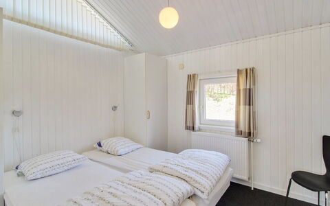 Rani - 800M from the Sea: Legna, Casa, Soffitto, Pavimento, Camera Da Letto, Letto, Bedding, Lenzuolo, Latifoglie, Telaio Del Letto