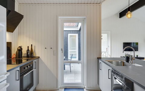 Bjarki - 800M from the Sea: Tetto, Casa, Casa, Villetta, Porta, Raccordo, Deck, Portico, Plank, Latifoglie