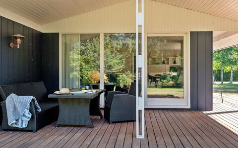 Gardis - 100M from the Sea: Tetto, Casa, Casa, Villetta, Raccordo, Estate, Driveway, Edifici Giardino, Cortile, Capannone