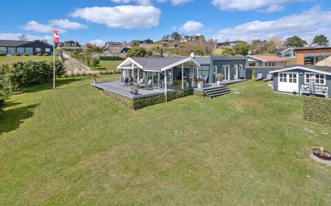 Kuno - 300M from the Sea: Tetto, Casa, Casa, Villetta, Raccordo, Estate, Driveway, Edifici Giardino, Cortile, Capannone