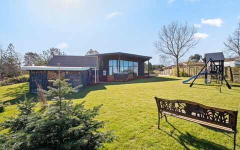 Ylvi - 250M from the Sea: Erba, Arbusto, Paesaggio, Giardino, Lotto, Casa, Zona Residenziale, Plain, Prato