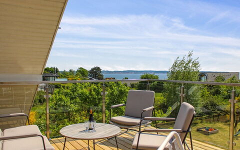 Rawald - 200M from the Sea: Tetto, Casa, Casa, Villetta, Raccordo, Estate, Driveway, Edifici Giardino, Cortile, Capannone