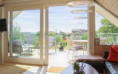 Rawald - 200M from the Sea: Tetto, Casa, Casa, Villetta, Raccordo, Estate, Driveway, Edifici Giardino, Cortile, Capannone