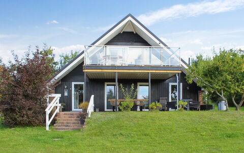 Rawald - 200M from the Sea: Tetto, Casa, Casa, Villetta, Raccordo, Estate, Driveway, Edifici Giardino, Cortile, Capannone