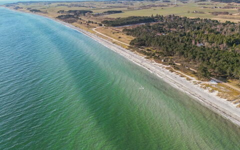 Keyla - 50M from the Sea: Tetto, Casa, Casa, Villetta, Raccordo, Estate, Driveway, Edifici Giardino, Cortile, Capannone