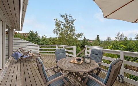 Frauke - 1Km from the Sea: Legna, Casa, Portico, Deck, Latifoglie, Tetto, Color Legno, Pavimento In Legno, Eco Hotel