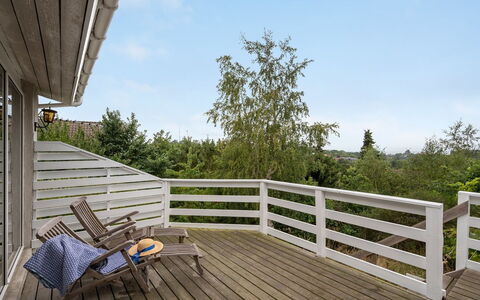 Frauke - 1Km from the Sea: Legna, Casa, Portico, Deck, Latifoglie, Tetto, Color Legno, Pavimento In Legno, Eco Hotel
