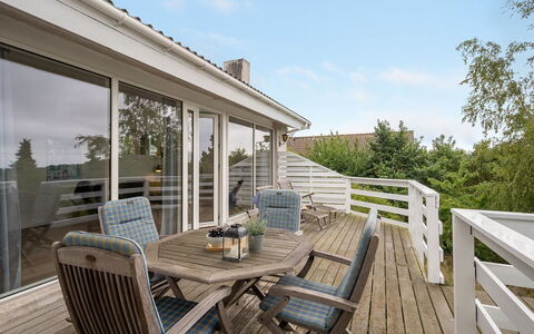 Frauke - 1Km from the Sea: Legna, Casa, Portico, Deck, Latifoglie, Tetto, Color Legno, Pavimento In Legno, Eco Hotel