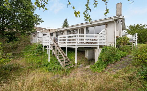 Frauke - 1Km from the Sea: Legna, Casa, Portico, Deck, Latifoglie, Tetto, Color Legno, Pavimento In Legno, Eco Hotel