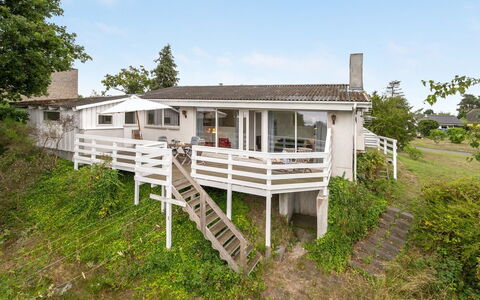 Frauke - 1Km from the Sea: Legna, Casa, Portico, Deck, Latifoglie, Tetto, Color Legno, Pavimento In Legno, Eco Hotel