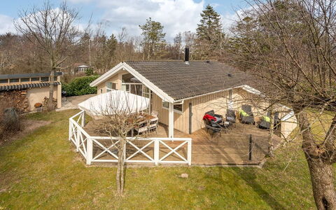 Sitka - 250M from the Sea: Tetto, Casa, Casa, Villetta, Raccordo, Estate, Driveway, Edifici Giardino, Cortile, Capannone