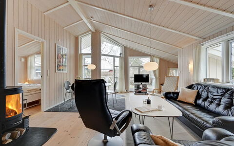 Sitka - 250M from the Sea: Tetto, Casa, Casa, Villetta, Raccordo, Estate, Driveway, Edifici Giardino, Cortile, Capannone