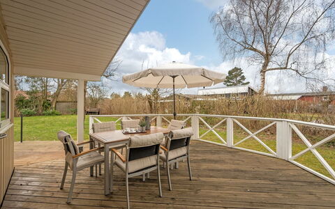 Sitka - 250M from the Sea: Tetto, Casa, Casa, Villetta, Raccordo, Estate, Driveway, Edifici Giardino, Cortile, Capannone