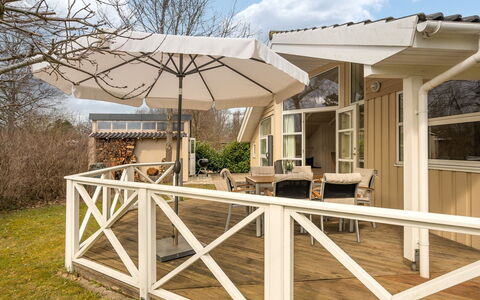 Sitka - 250M from the Sea: Tetto, Casa, Casa, Villetta, Raccordo, Estate, Driveway, Edifici Giardino, Cortile, Capannone