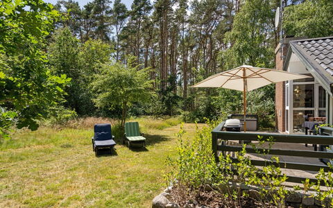 Herlek - 200M from the Sea: Tetto, Casa, Casa, Villetta, Raccordo, Estate, Driveway, Edifici Giardino, Cortile, Capannone