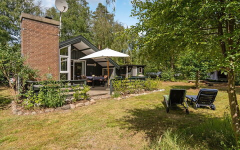Herlek - 200M from the Sea: Tetto, Casa, Casa, Villetta, Raccordo, Estate, Driveway, Edifici Giardino, Cortile, Capannone